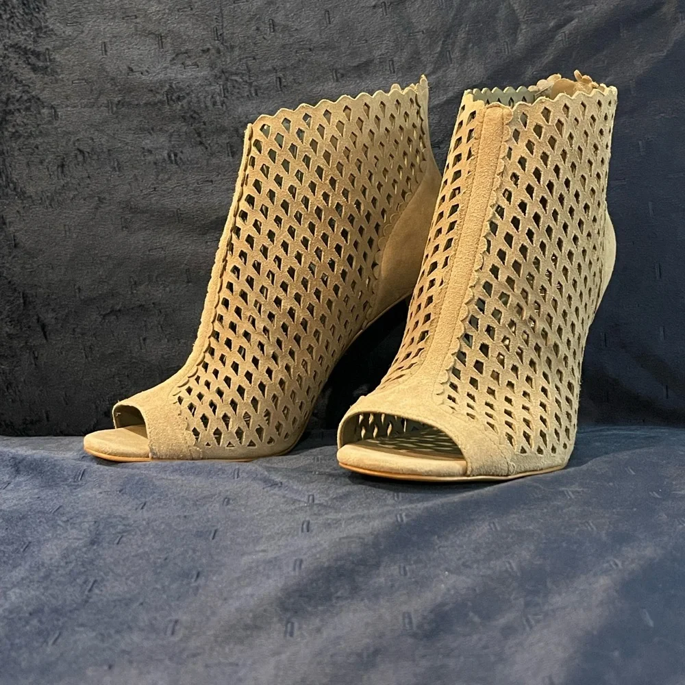 Ivanka Trump genuine suede leather peep toe booties
Taupe Size 9 - Picture 2 of 4